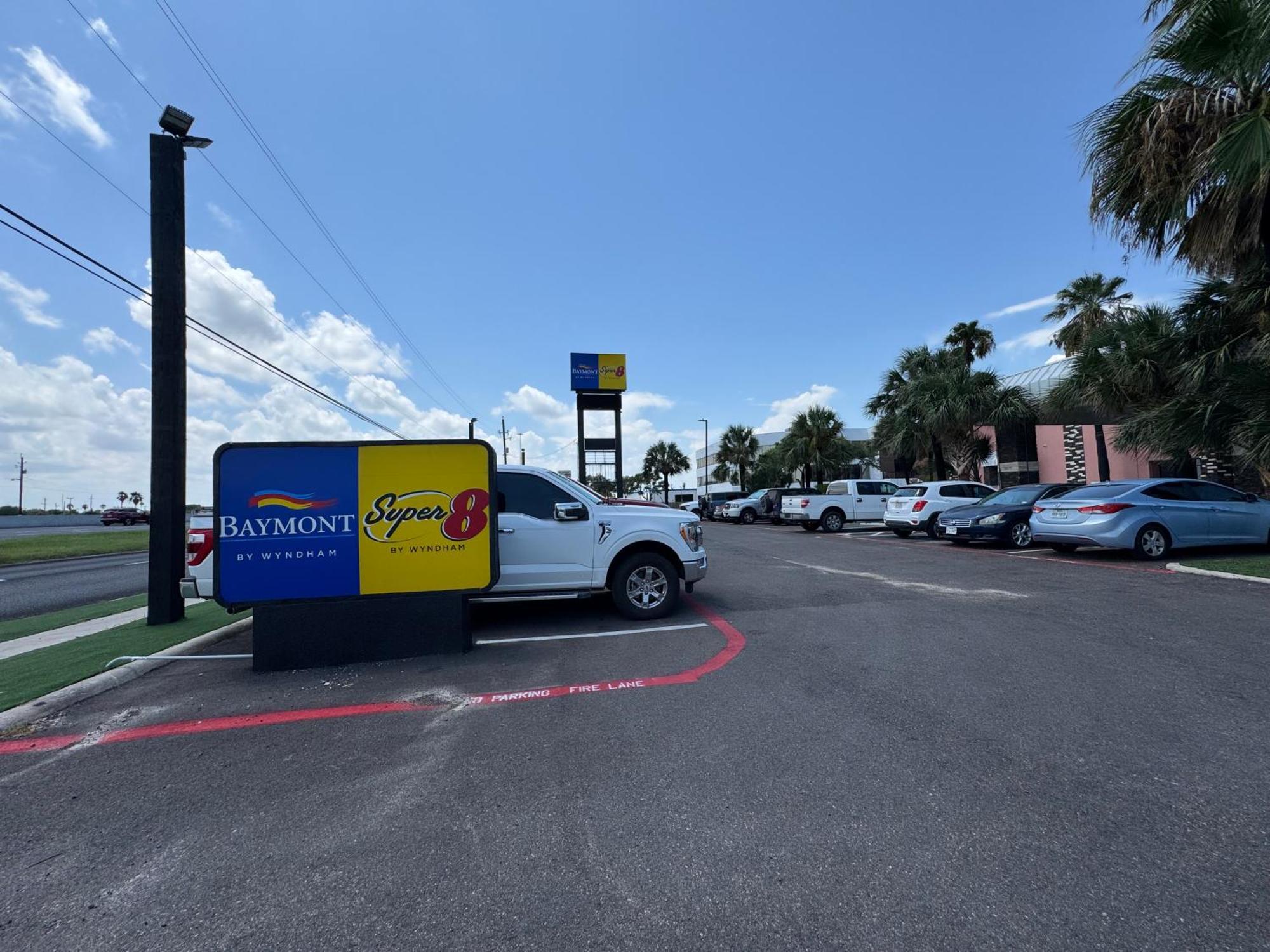 Baymont By Wyndham Corpus Christi Airport Hotel Exterior foto