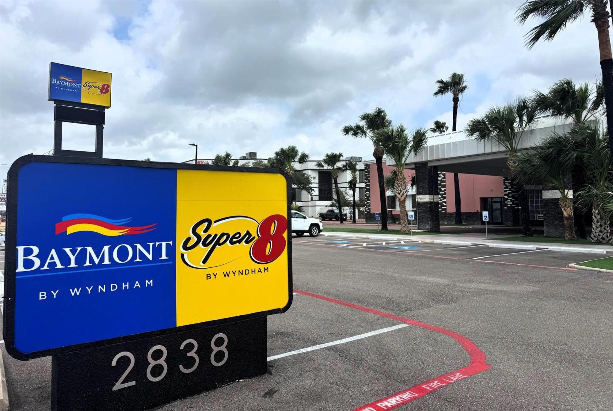 Baymont By Wyndham Corpus Christi Airport Hotel Exterior foto