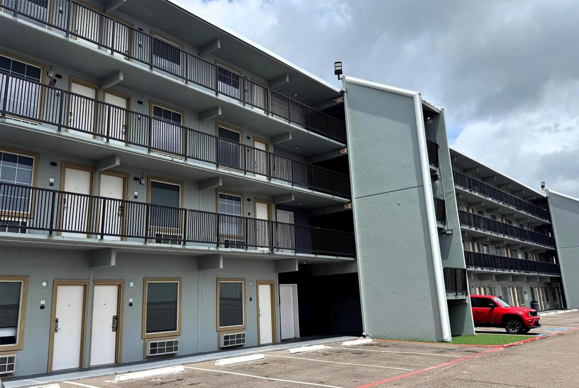 Baymont By Wyndham Corpus Christi Airport Hotel Exterior foto